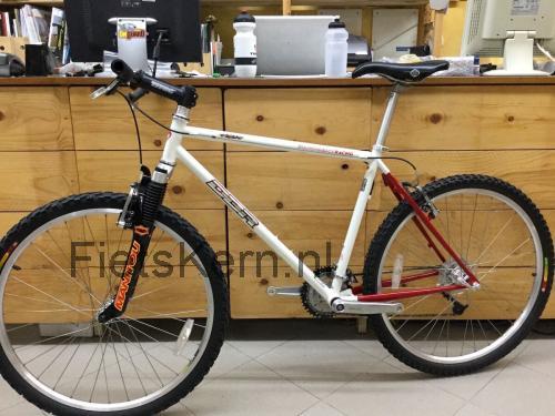 Diamondback Axis specificaties en beoordelingen